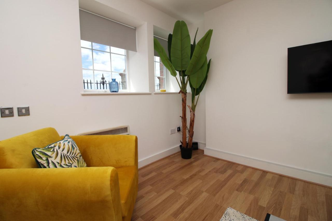 St Thomas Loft Views By Ssw - 2Br, Parking, Sleeps 4, Easy Access To City Centre, Marina, Beach And M4 สวอนซี ภายนอก รูปภาพ