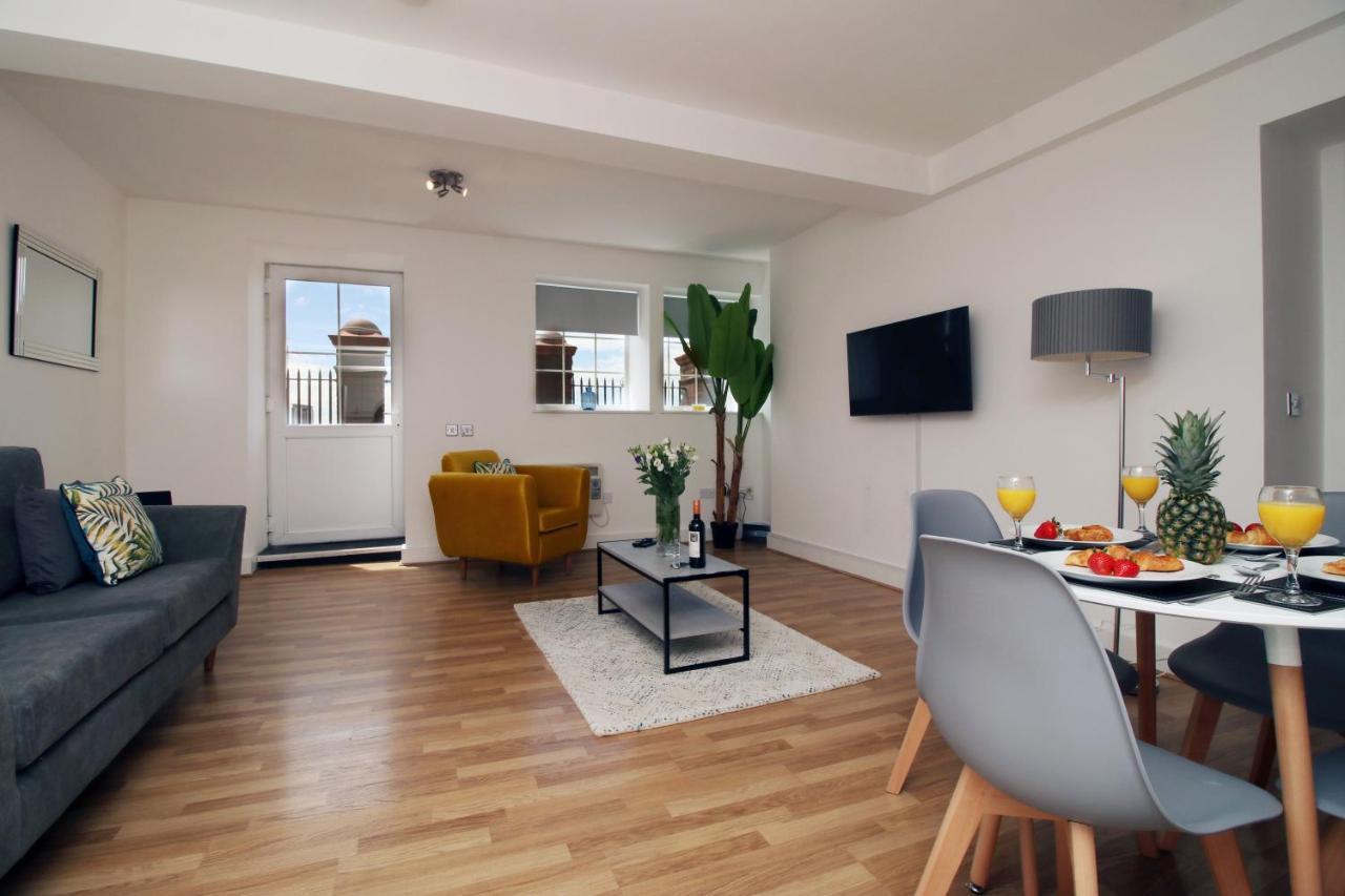St Thomas Loft Views By Ssw - 2Br, Parking, Sleeps 4, Easy Access To City Centre, Marina, Beach And M4 สวอนซี ภายนอก รูปภาพ