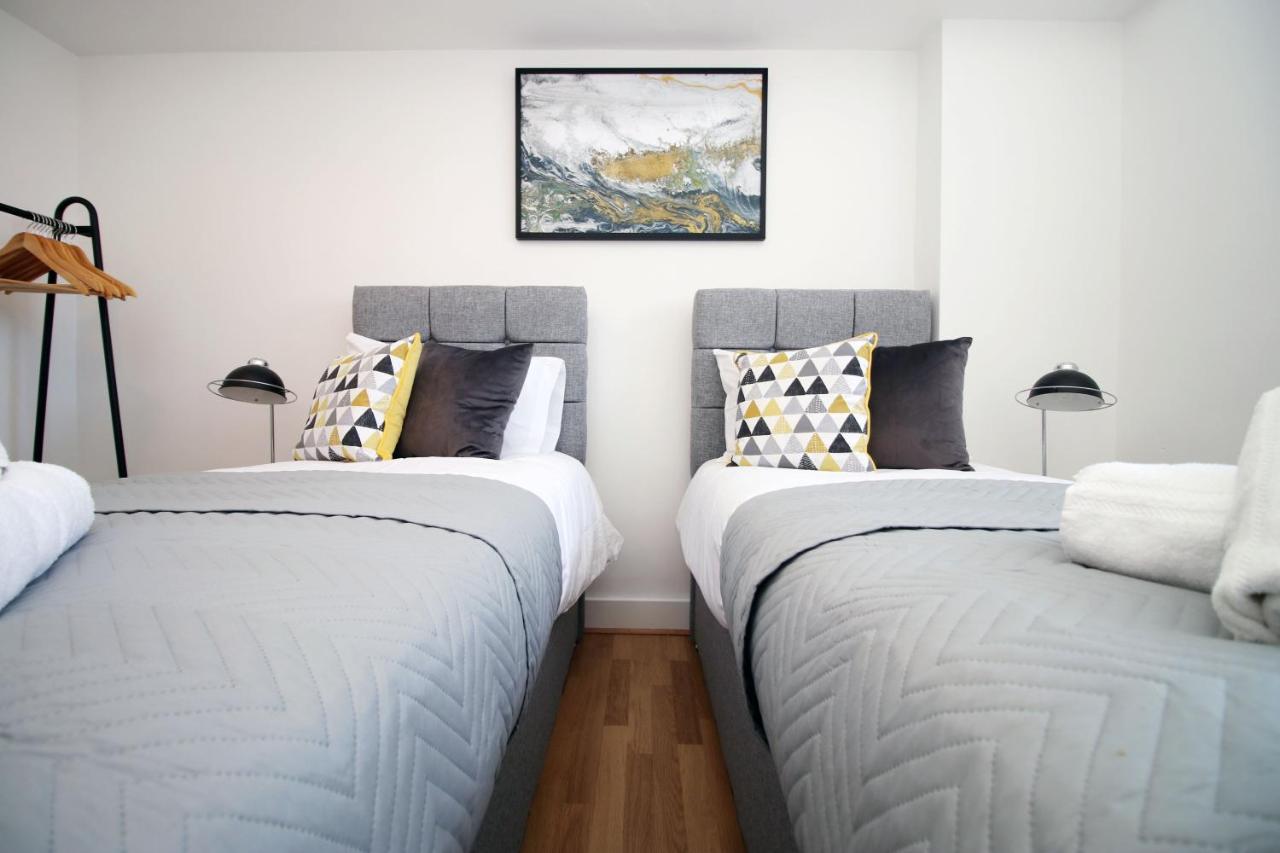 St Thomas Loft Views By Ssw - 2Br, Parking, Sleeps 4, Easy Access To City Centre, Marina, Beach And M4 สวอนซี ภายนอก รูปภาพ