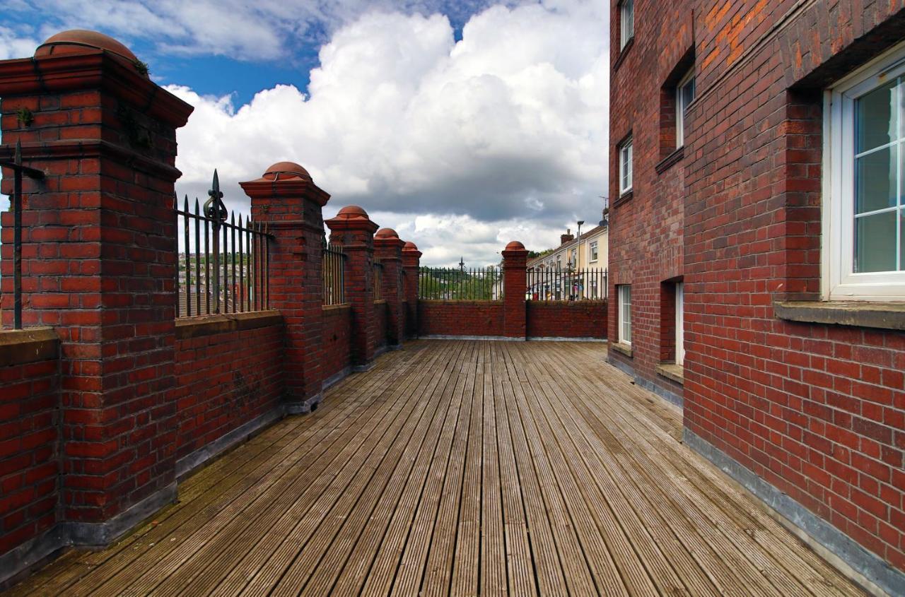 St Thomas Loft Views By Ssw - 2Br, Parking, Sleeps 4, Easy Access To City Centre, Marina, Beach And M4 สวอนซี ภายนอก รูปภาพ