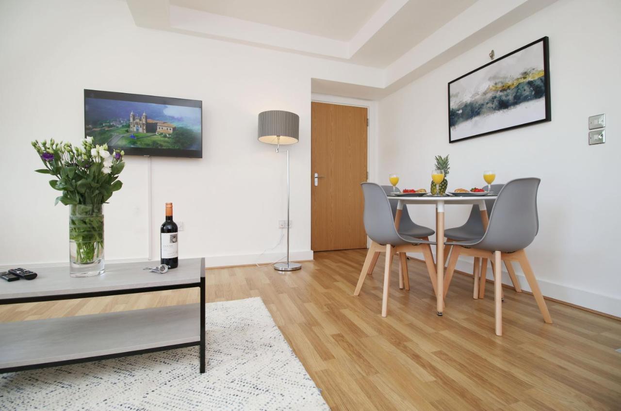 St Thomas Loft Views By Ssw - 2Br, Parking, Sleeps 4, Easy Access To City Centre, Marina, Beach And M4 สวอนซี ภายนอก รูปภาพ