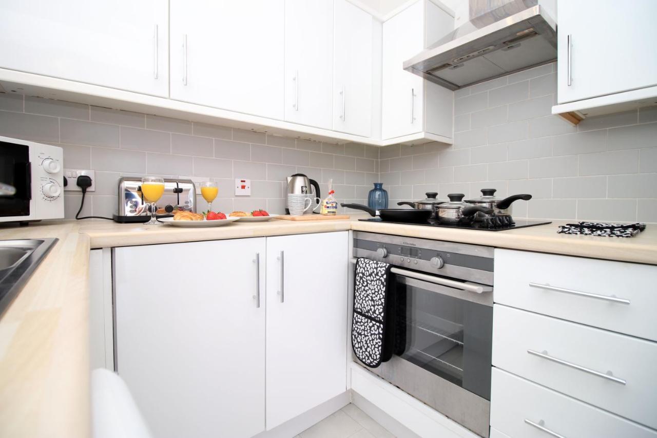 St Thomas Loft Views By Ssw - 2Br, Parking, Sleeps 4, Easy Access To City Centre, Marina, Beach And M4 สวอนซี ภายนอก รูปภาพ