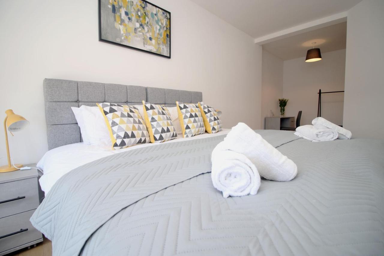 St Thomas Loft Views By Ssw - 2Br, Parking, Sleeps 4, Easy Access To City Centre, Marina, Beach And M4 สวอนซี ภายนอก รูปภาพ