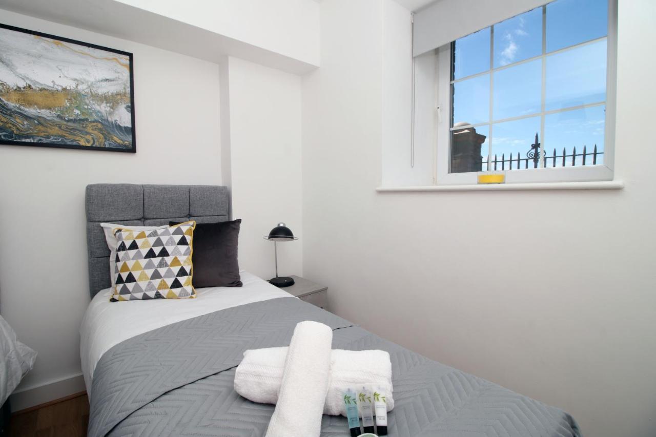 St Thomas Loft Views By Ssw - 2Br, Parking, Sleeps 4, Easy Access To City Centre, Marina, Beach And M4 สวอนซี ภายนอก รูปภาพ