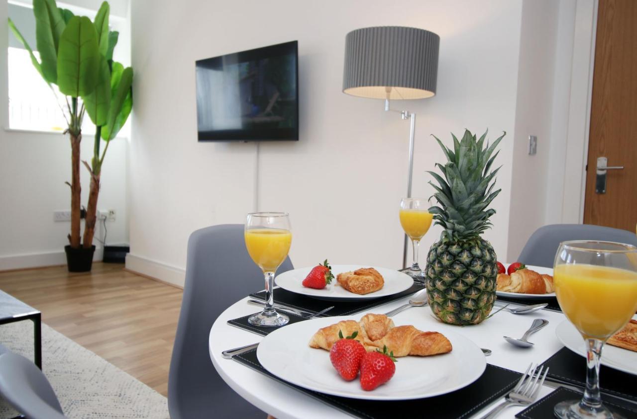 St Thomas Loft Views By Ssw - 2Br, Parking, Sleeps 4, Easy Access To City Centre, Marina, Beach And M4 สวอนซี ภายนอก รูปภาพ